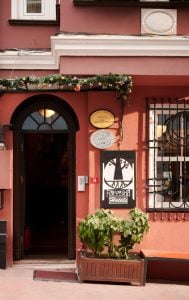 #vintagehotelbeyoglu #beyogluhotels #cukurcuma #vintagehotelsistanbul #faikpashahotels #stayatfaikpasha #designhotelsistanbul #smallhotelsistanbul #smallhotelsofturkeey #faikpashastreet