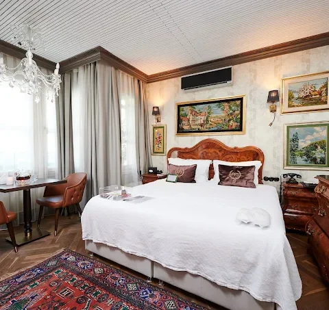 2025 beyoğlu historical hotels, istanbul historical hotels, beyoğlu tarihi oteller, faik pasha apartments, galata historical hotel, cihangir historical hotel, uzun süreli konaklama, sanat ve kültür oteli, lüks tarihi otel, butik otel beyoğlu, istanbul otel rehberi