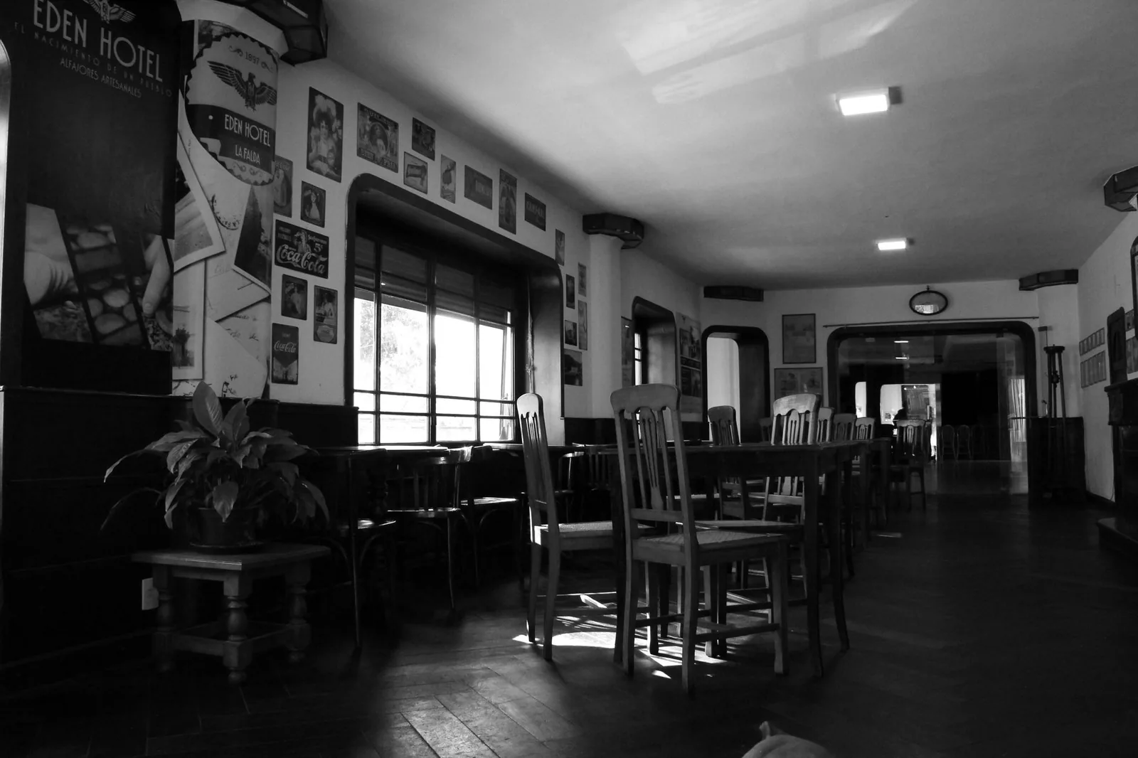 Boutique hotel Cukurcuma guest room with vintage decor and wooden floors