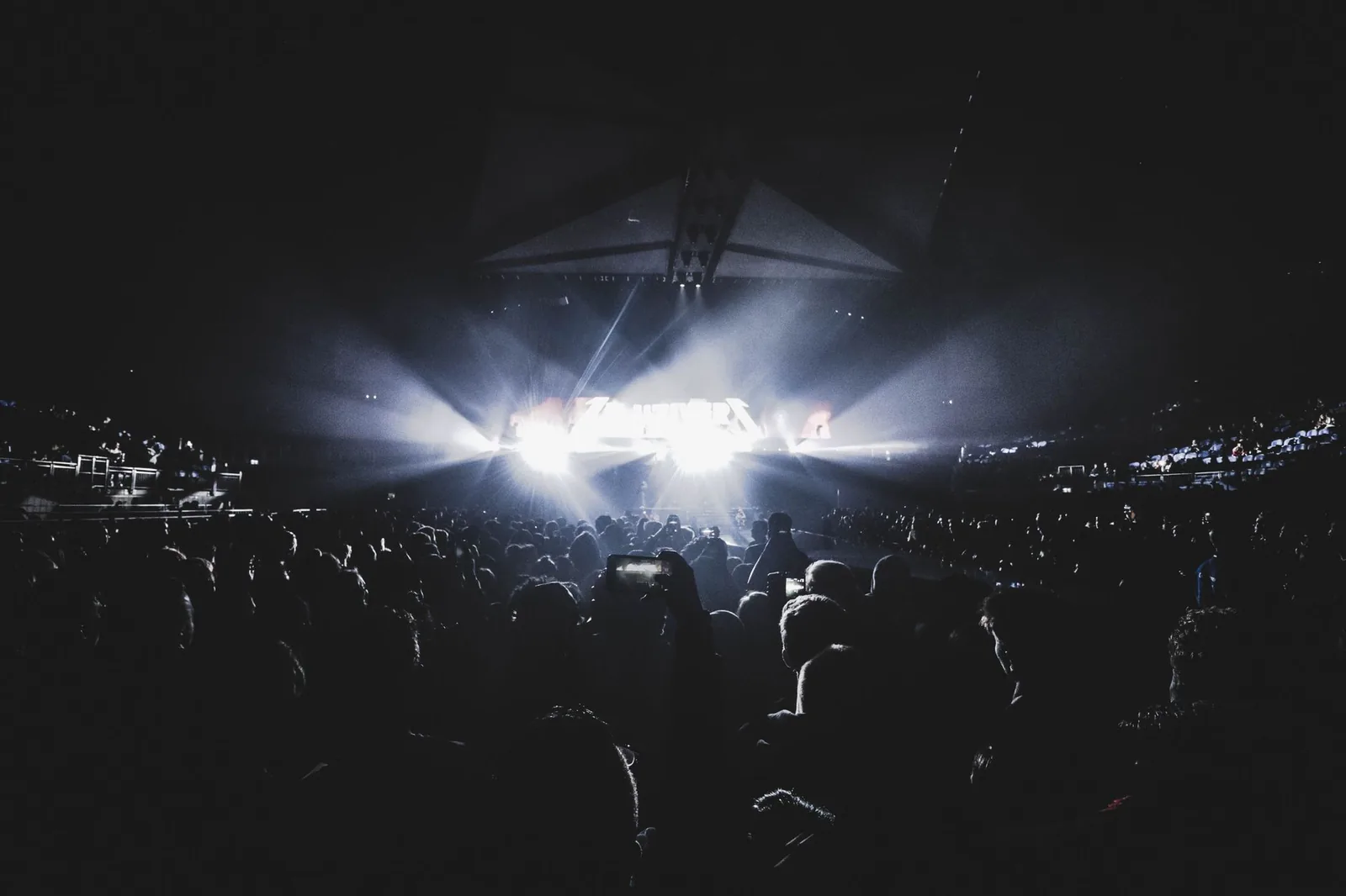 Saint Levant Istanbul 2026 crowd energy ahead of the Afandi World Tour show