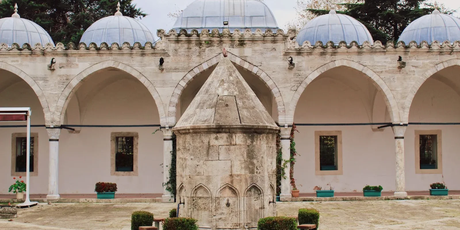 Beyoglu Art Hotel Stays: Galleries, Antiques and Creative Corners