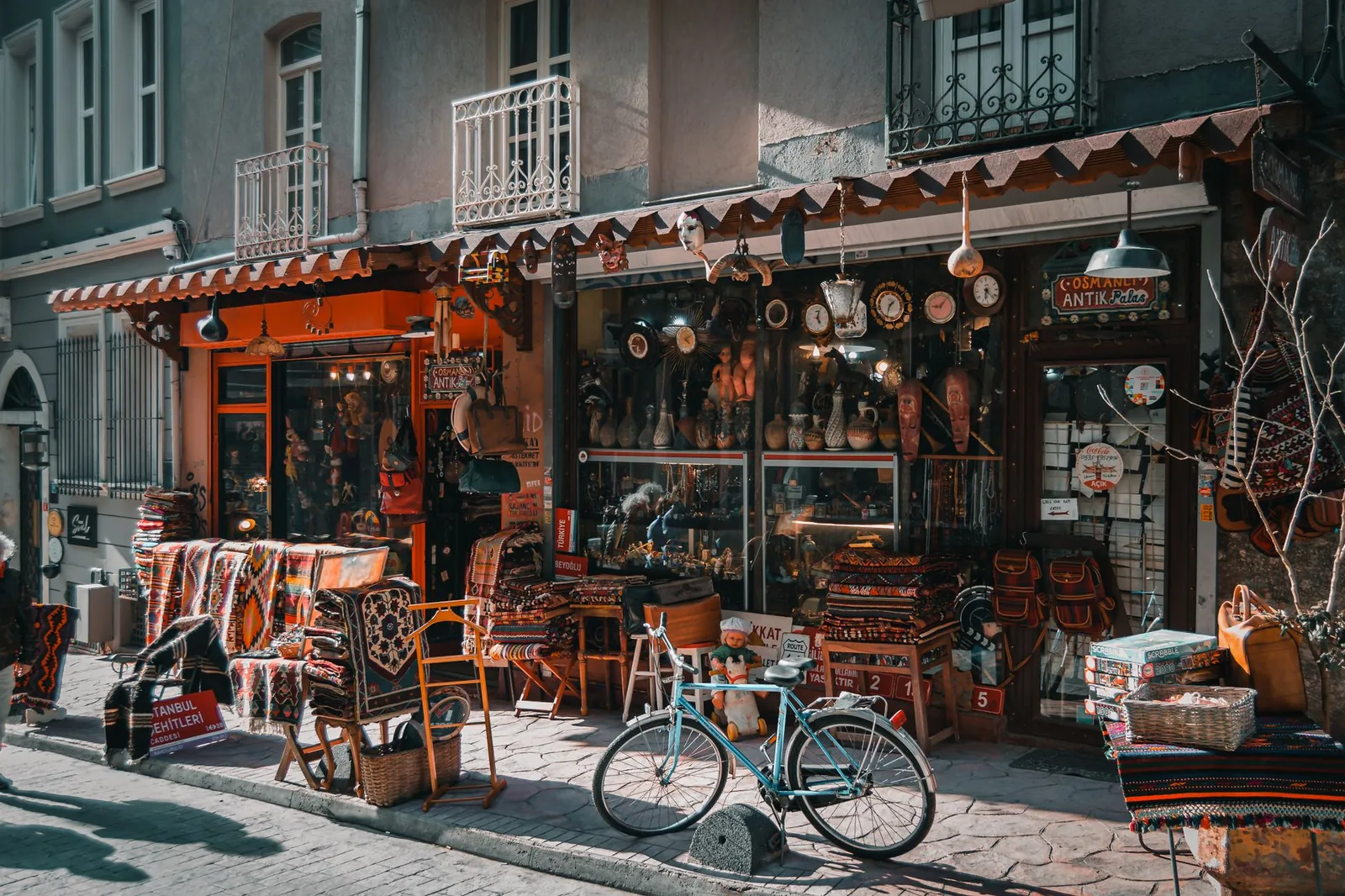 Antique dealer courtyard in Cukurcuma near old Pera