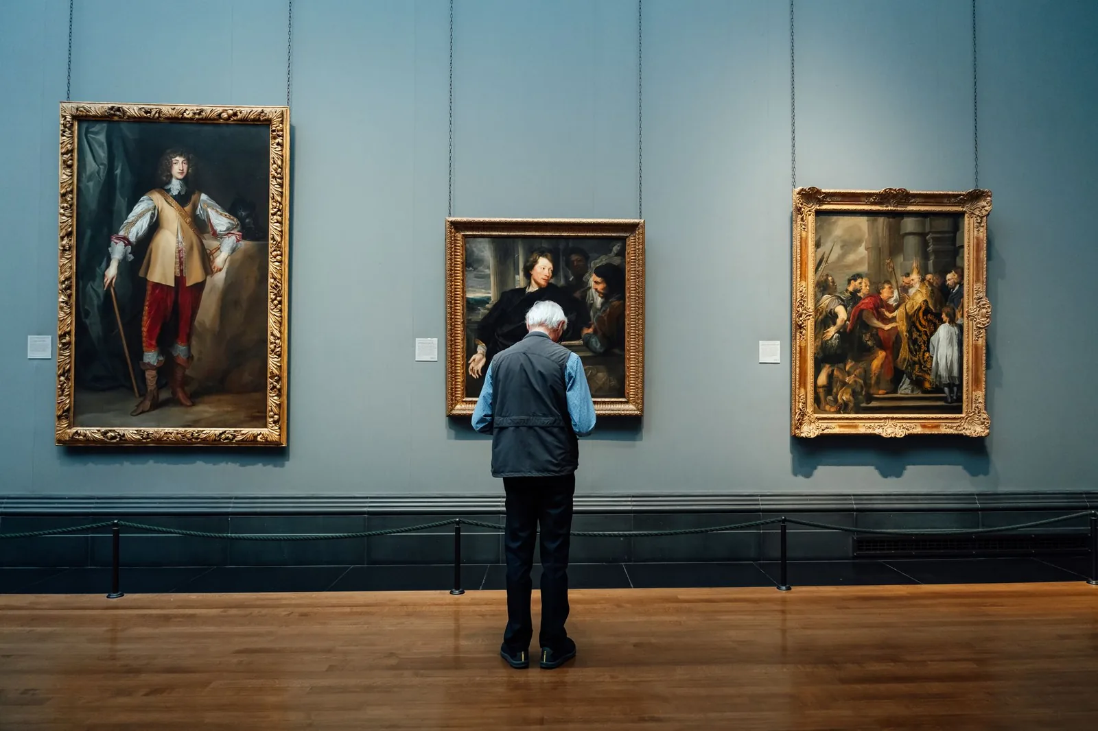 Pera Museum visitor guide exploring Orientalist paintings on display