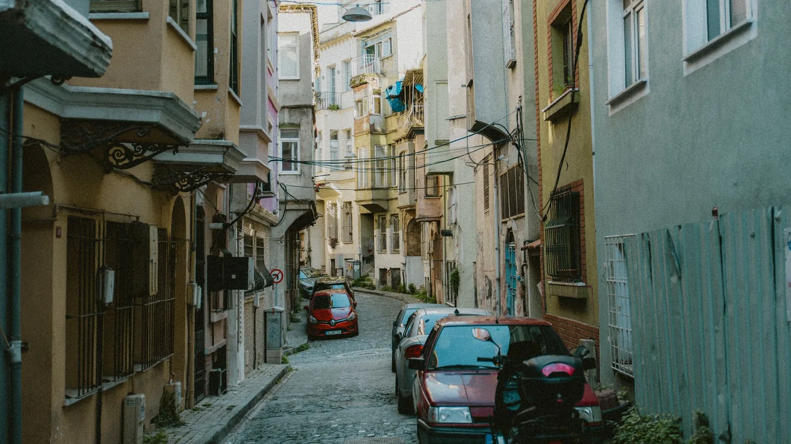 Narrow backstreet with antique shops near Cukurcuma and Cihangir